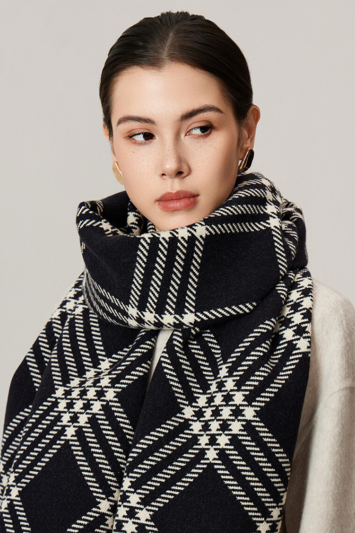 Moncelia Avarelle Plaid Scarf