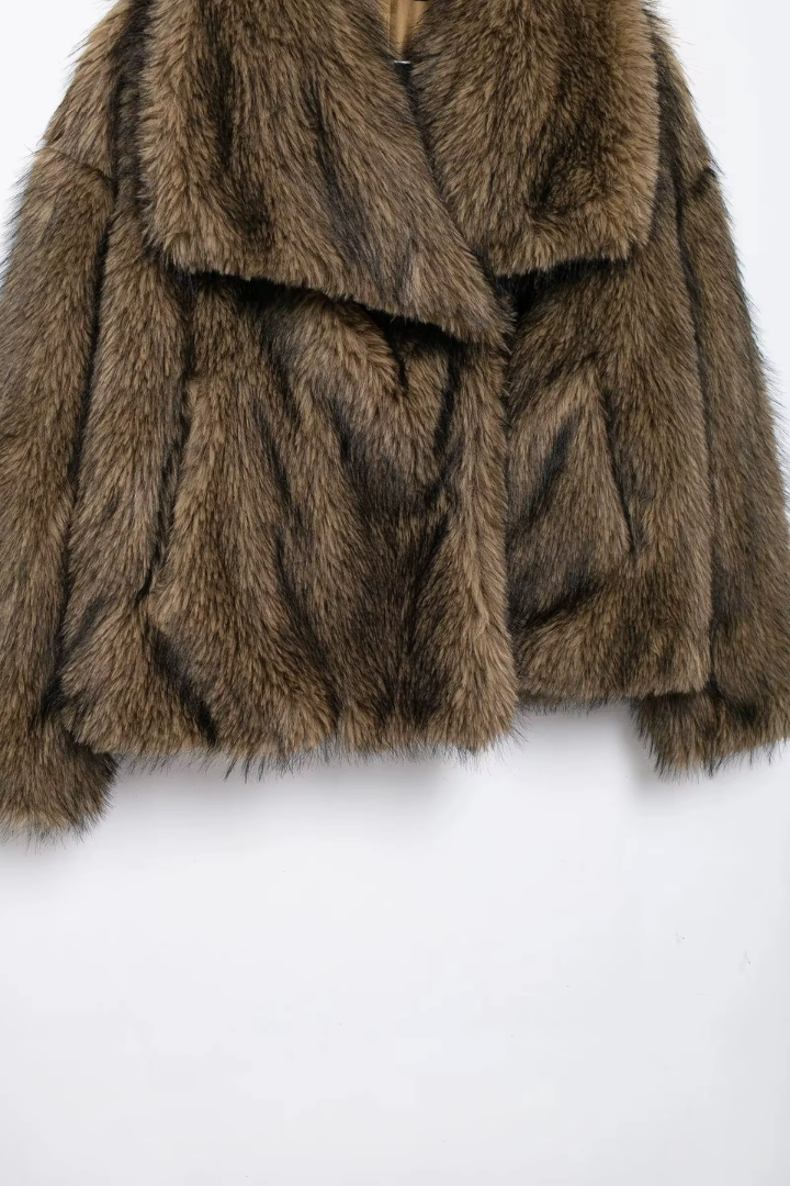 Moncelia Ebba Faux Fur Wide Collar Short Coat