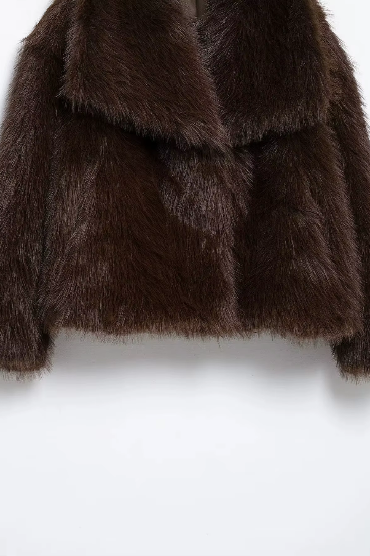 Moncelia Ebba Faux Fur Wide Collar Short Coat