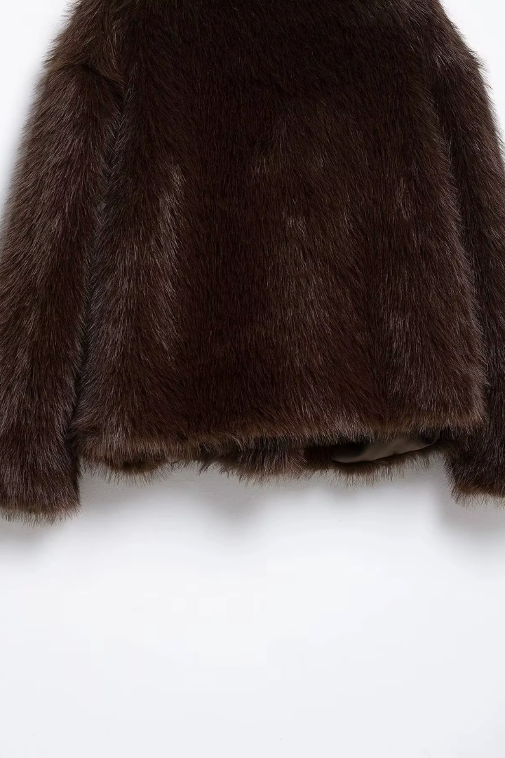 Moncelia Ebba Faux Fur Wide Collar Short Coat