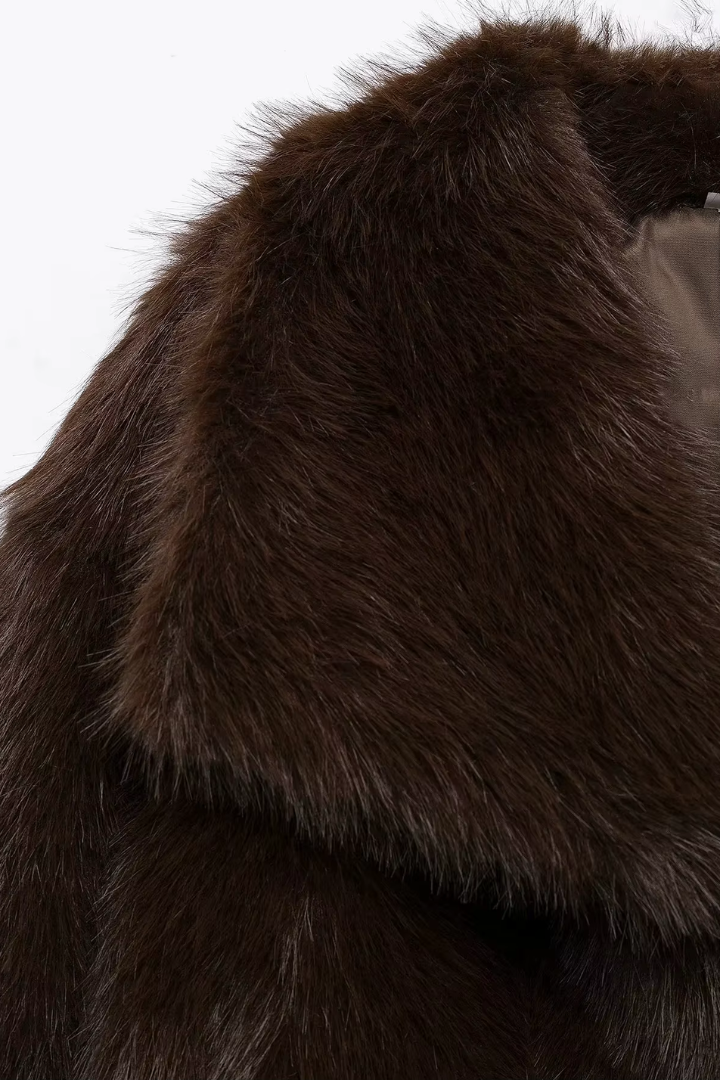 Moncelia Ebba Faux Fur Wide Collar Short Coat