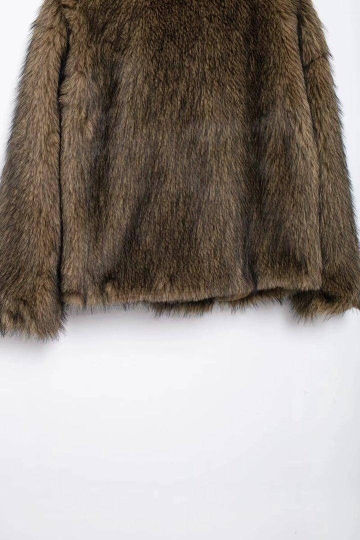 Moncelia Ebba Faux Fur Wide Collar Short Coat