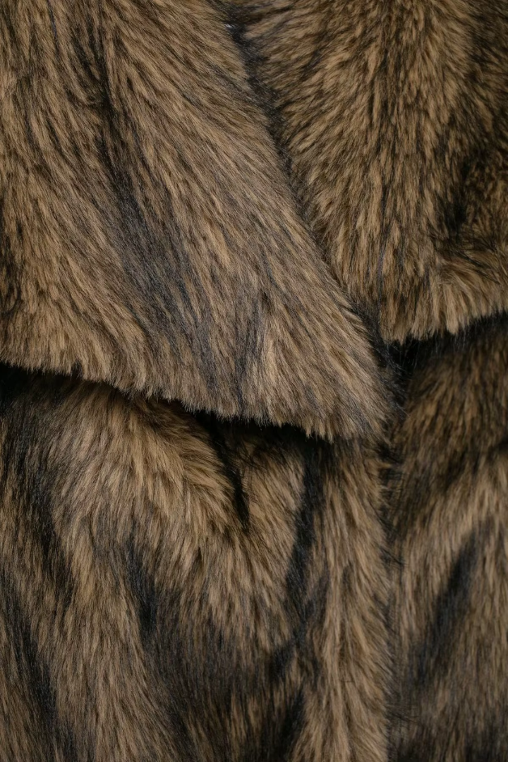Moncelia Ebba Faux Fur Wide Collar Short Coat