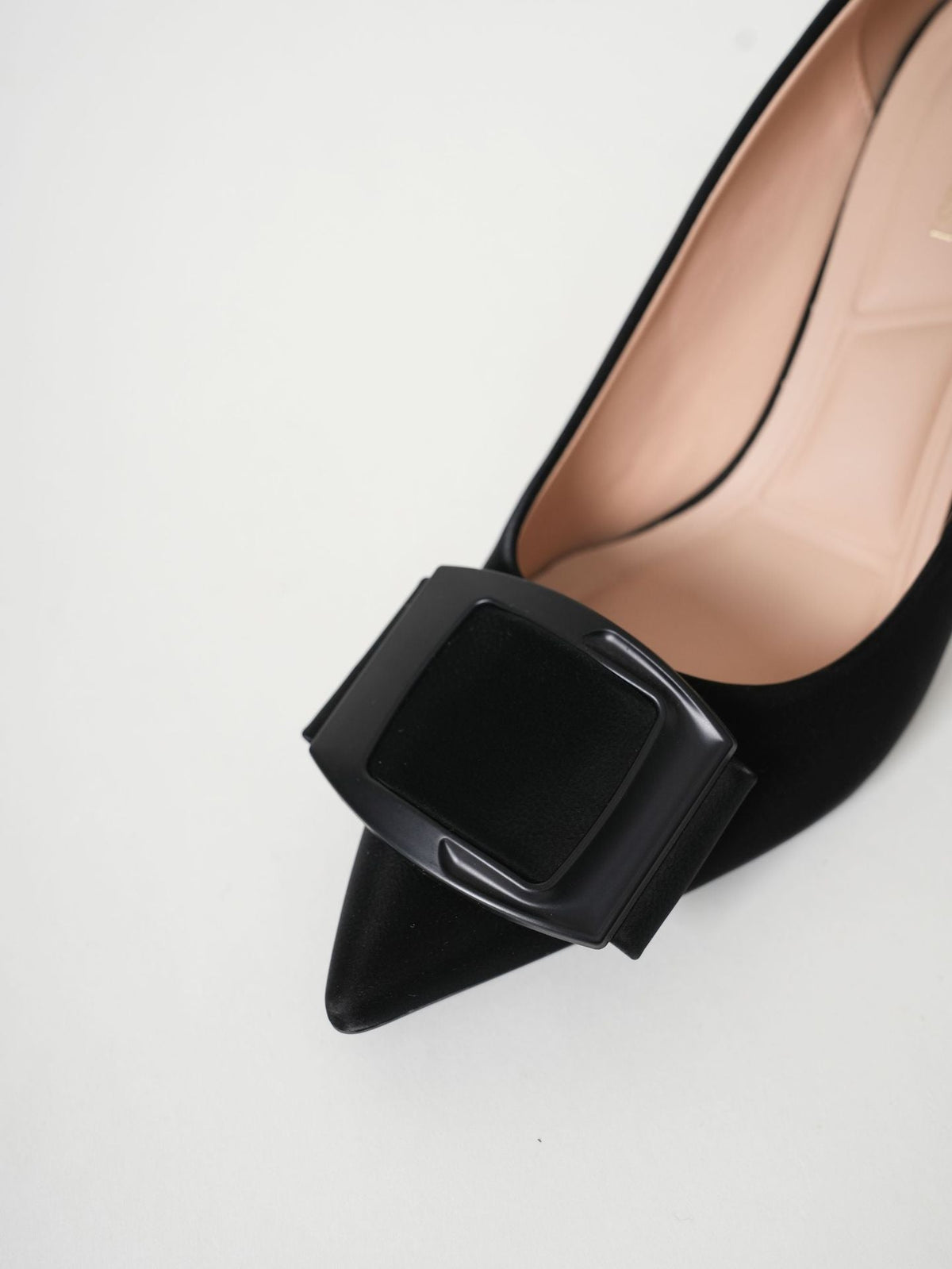 Moncelia black folded plate pointed toe pumps, close-up of the folded plate, women's sizes 5.5 to 10.5